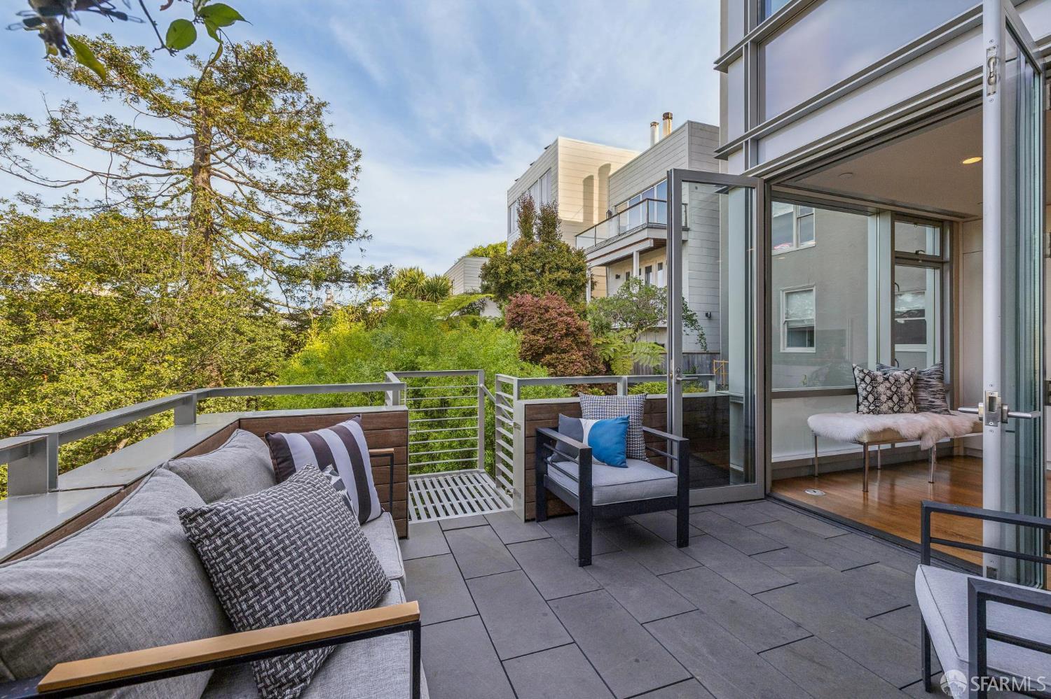 Detail Gallery Image 22 of 88 For 1170 Chestnut St, San Francisco,  CA 94109 - 4 Beds | 3/1 Baths