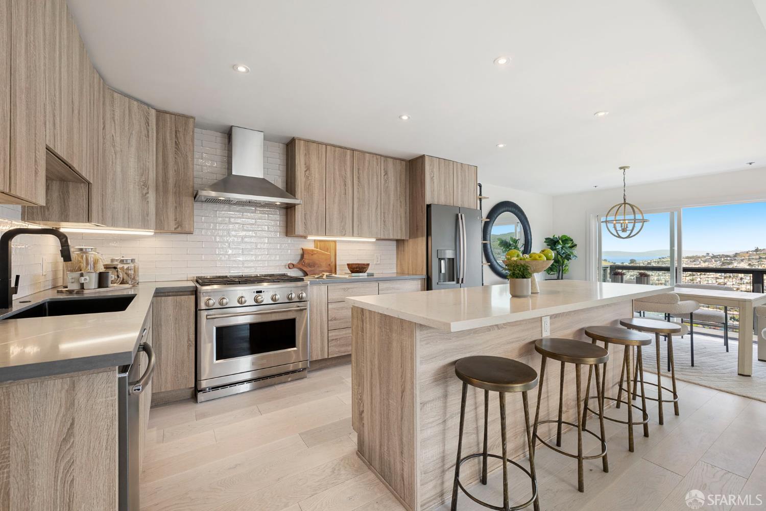 Detail Gallery Image 4 of 75 For 199 Margaret Ave, San Francisco,  CA 94112 - 5 Beds | 3 Baths