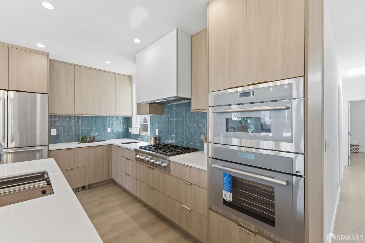 Detail Gallery Image 11 of 93 For 2479 31st Ave, San Francisco,  CA 94116 - 5 Beds | 4 Baths