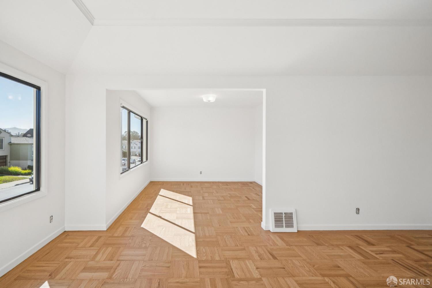 Detail Gallery Image 9 of 28 For 127 Springfield Dr, San Francisco,  CA 94132 - 2 Beds | 1/1 Baths