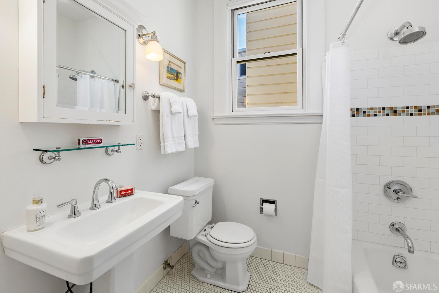 Photo #17: 426113647 Listing: Photo #17