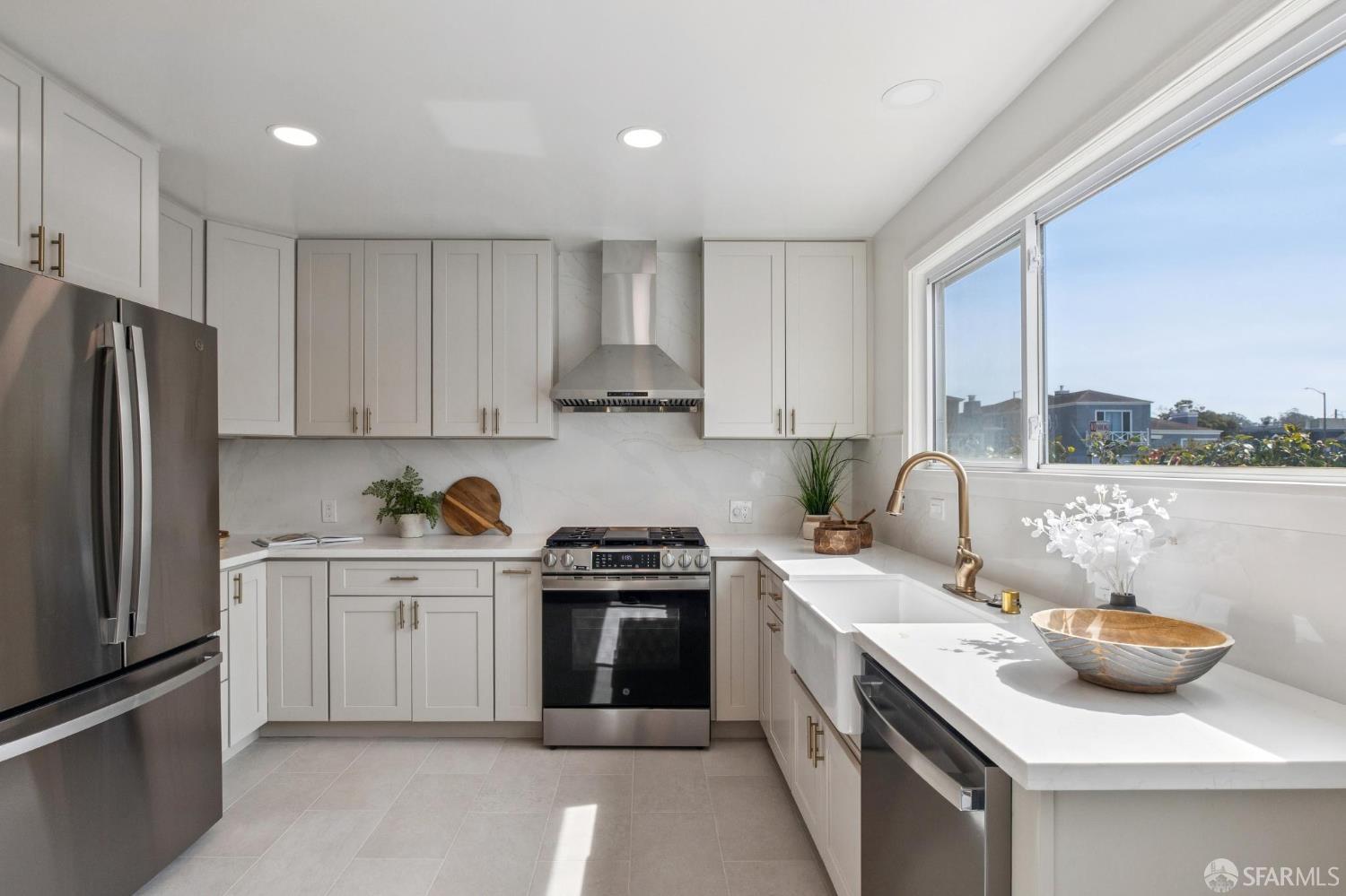 Detail Gallery Image 17 of 61 For 301 Crestlake Dr, San Francisco,  CA 94132 - 3 Beds | 3 Baths