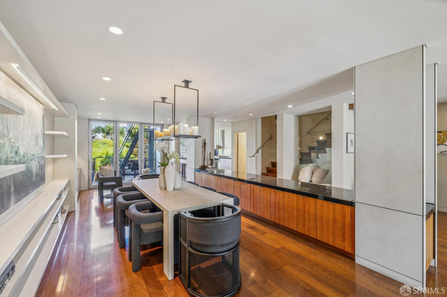 Detail Gallery Image 9 of 88 For 1170 Chestnut St, San Francisco,  CA 94109 - 4 Beds | 3/1 Baths