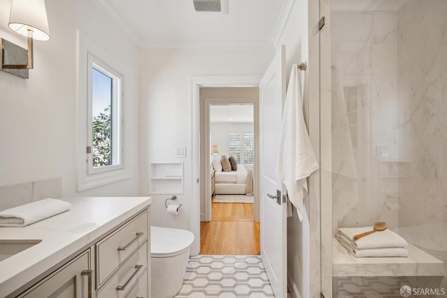 Detail Gallery Image 47 of 94 For 79 Collins St, San Francisco,  CA 94109 - 5 Beds | 3/1 Baths