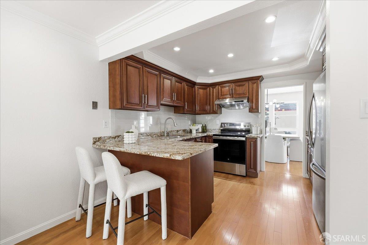 Detail Gallery Image 16 of 60 For 104 Dorado Ter, San Francisco,  CA 94112 - 5 Beds | 3/1 Baths