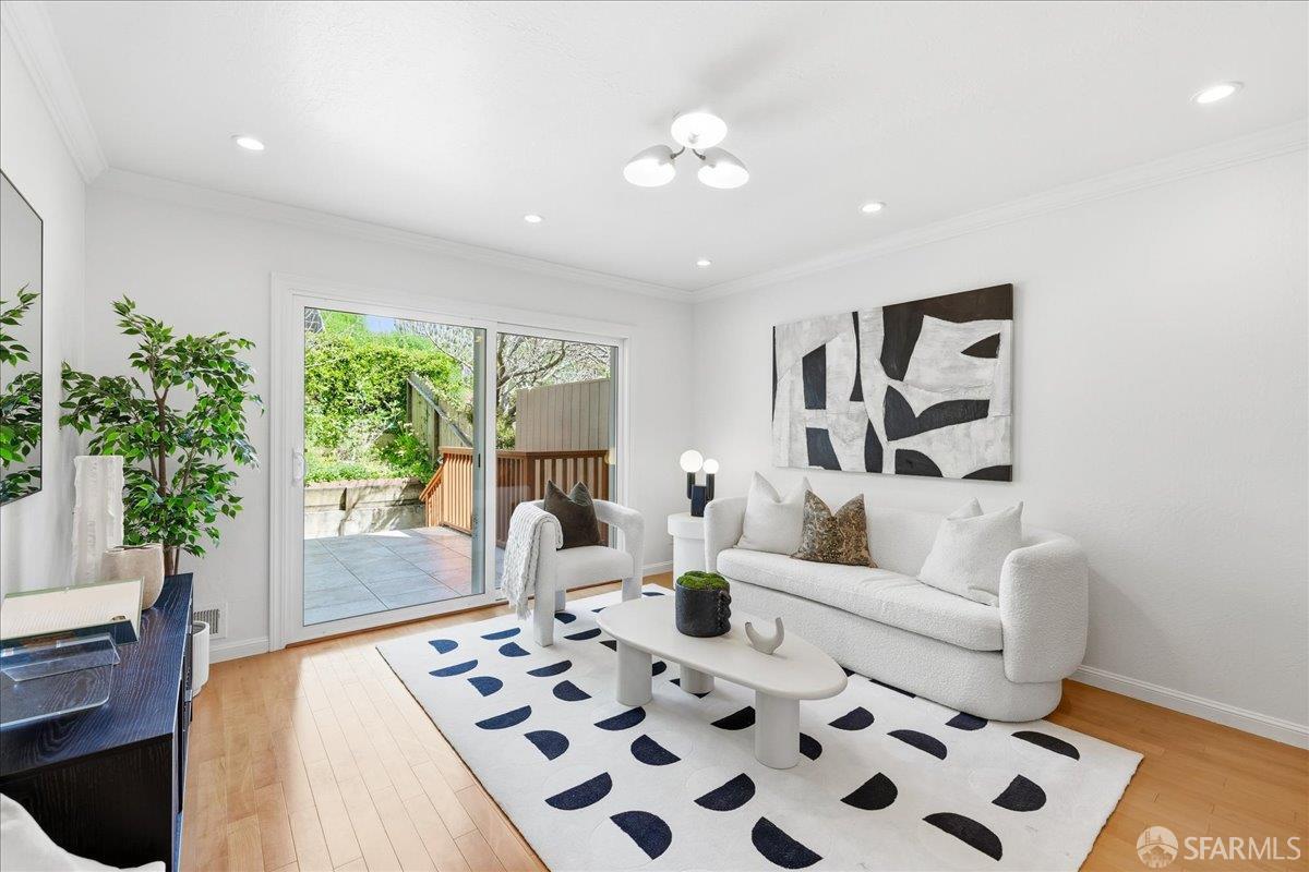 Detail Gallery Image 17 of 60 For 104 Dorado Ter, San Francisco,  CA 94112 - 5 Beds | 3/1 Baths