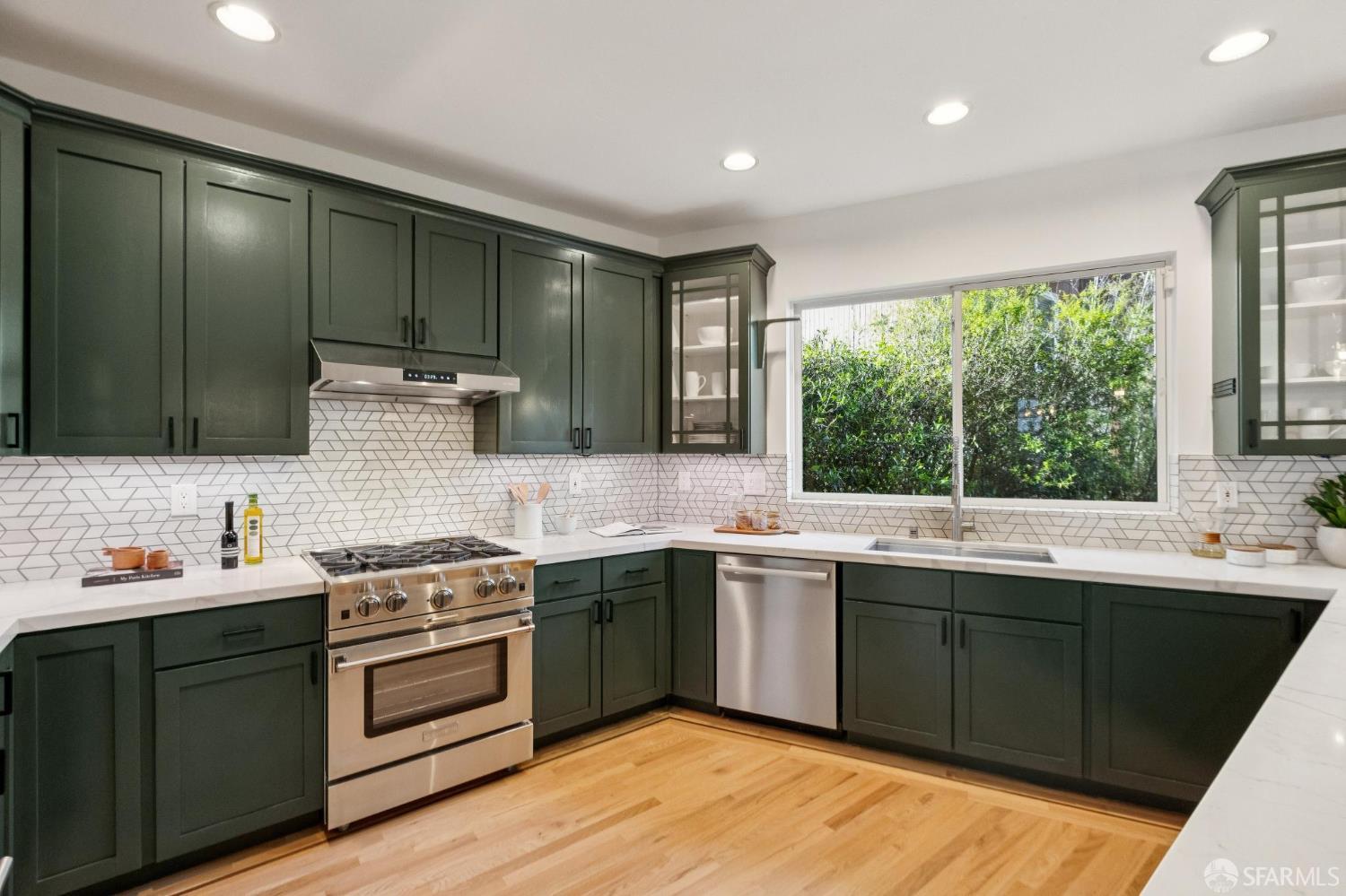 Detail Gallery Image 32 of 74 For 2473 Diamond St, San Francisco,  CA 94131 - 3 Beds | 2/1 Baths