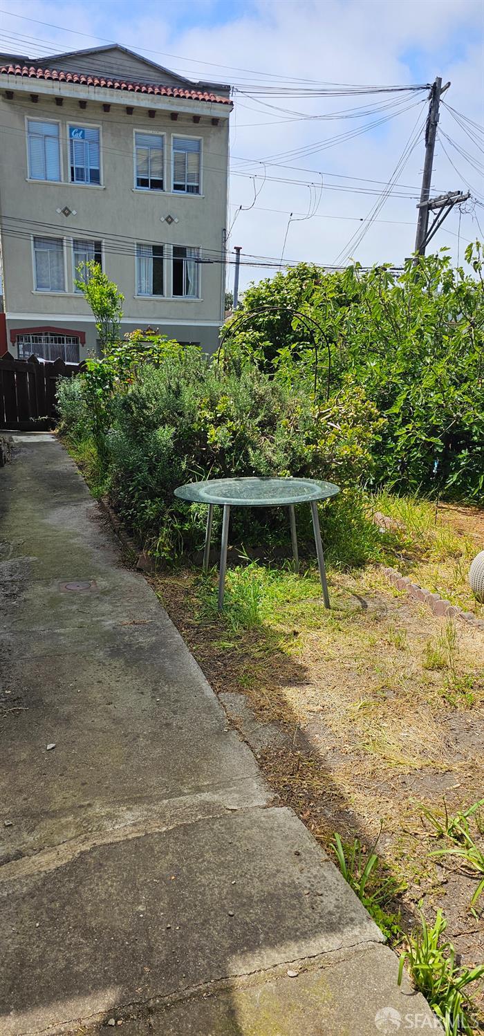 Detail Gallery Image 4 of 12 For 22 Morrell St, San Francisco,  CA 94109 - 1 Beds | 1 Baths