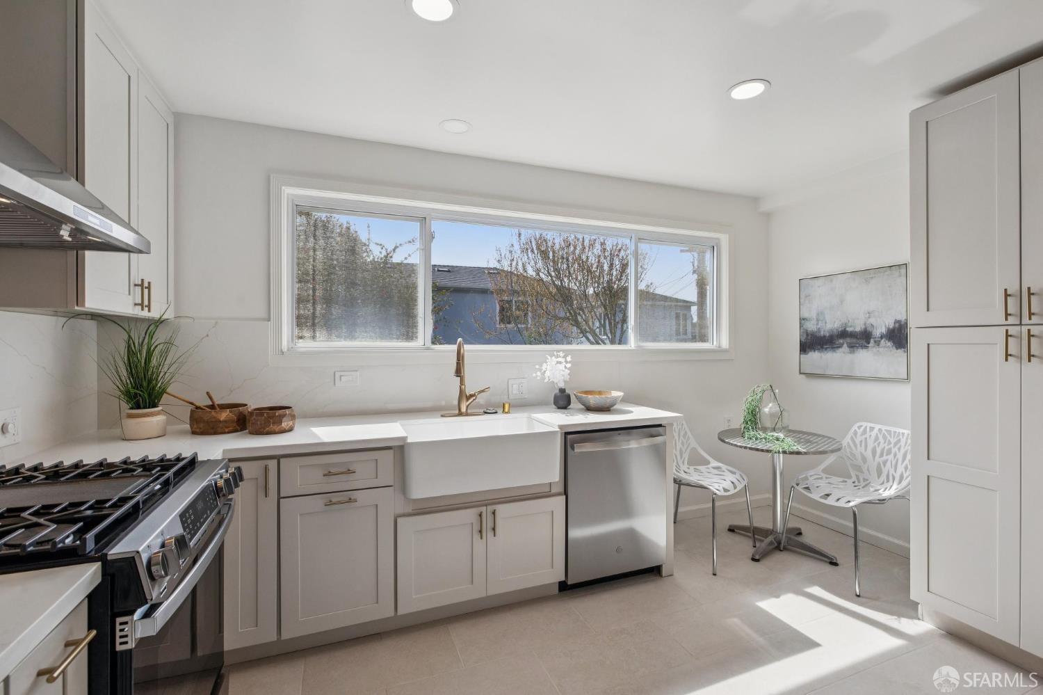 Detail Gallery Image 18 of 61 For 301 Crestlake Dr, San Francisco,  CA 94132 - 3 Beds | 3 Baths