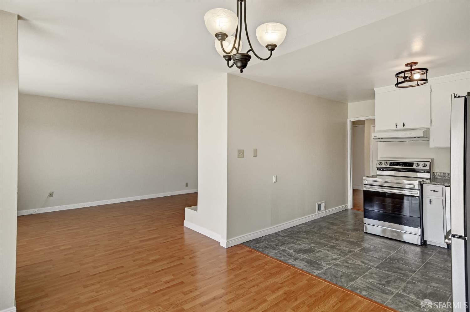 Detail Gallery Image 11 of 35 For 166 Museum Way, San Francisco,  CA 94114 - 2 Beds | 1/1 Baths