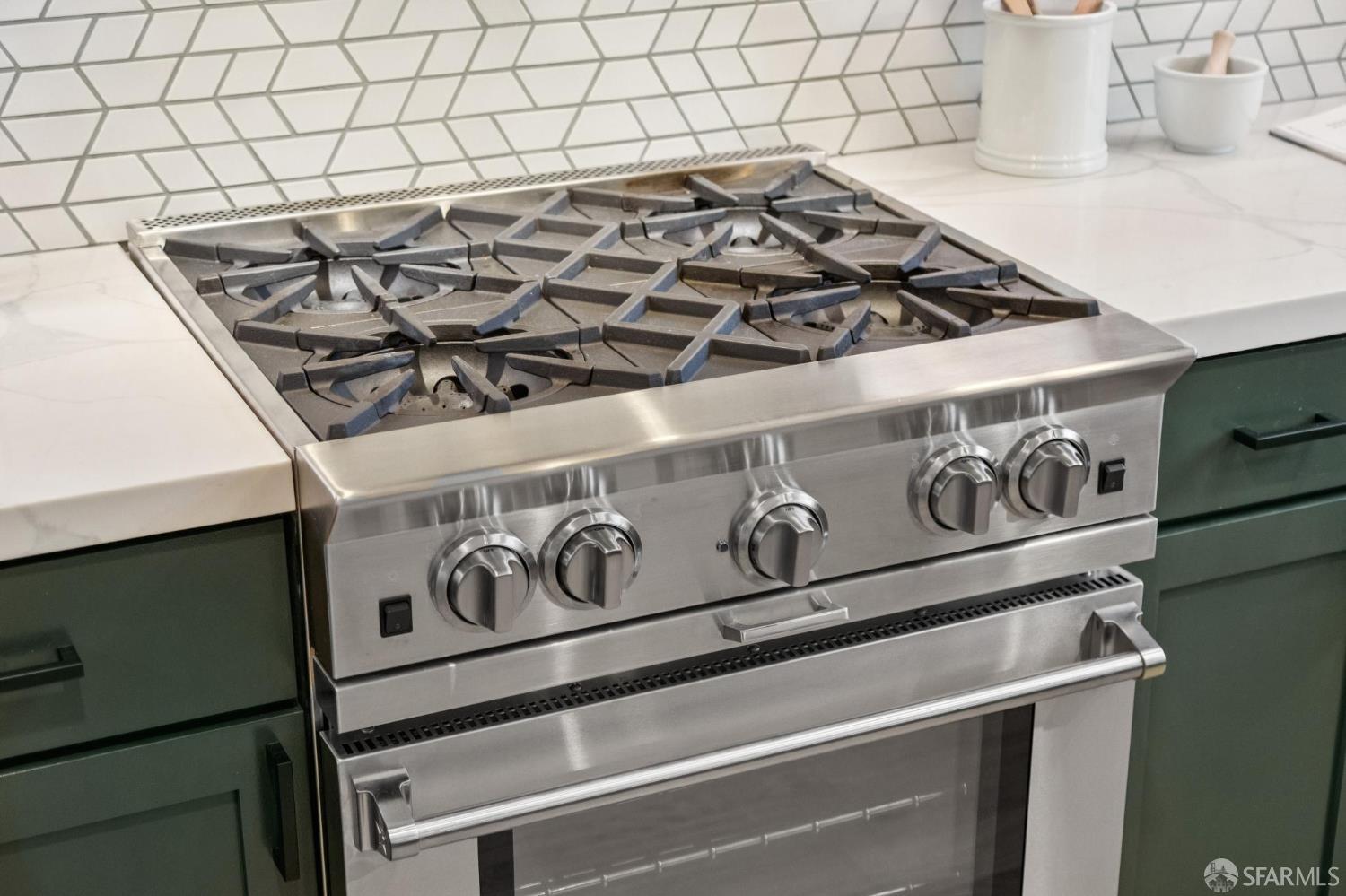 Detail Gallery Image 33 of 74 For 2473 Diamond St, San Francisco,  CA 94131 - 3 Beds | 2/1 Baths