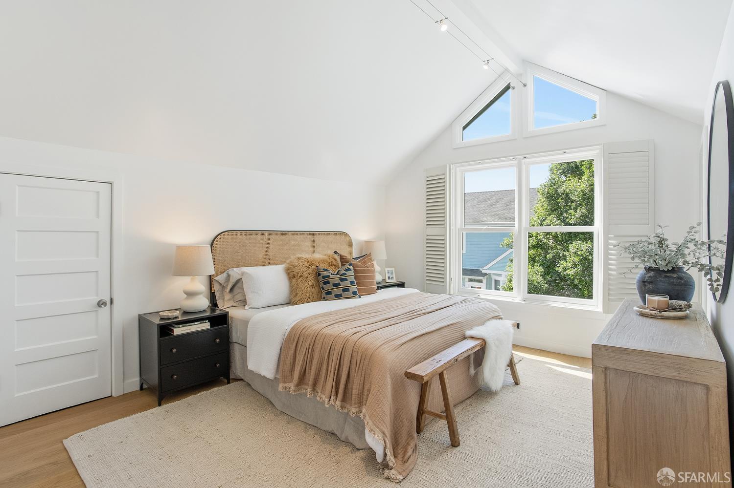 Detail Gallery Image 15 of 35 For 97 Banks St, San Francisco,  CA 94110 - 2 Beds | 1/1 Baths