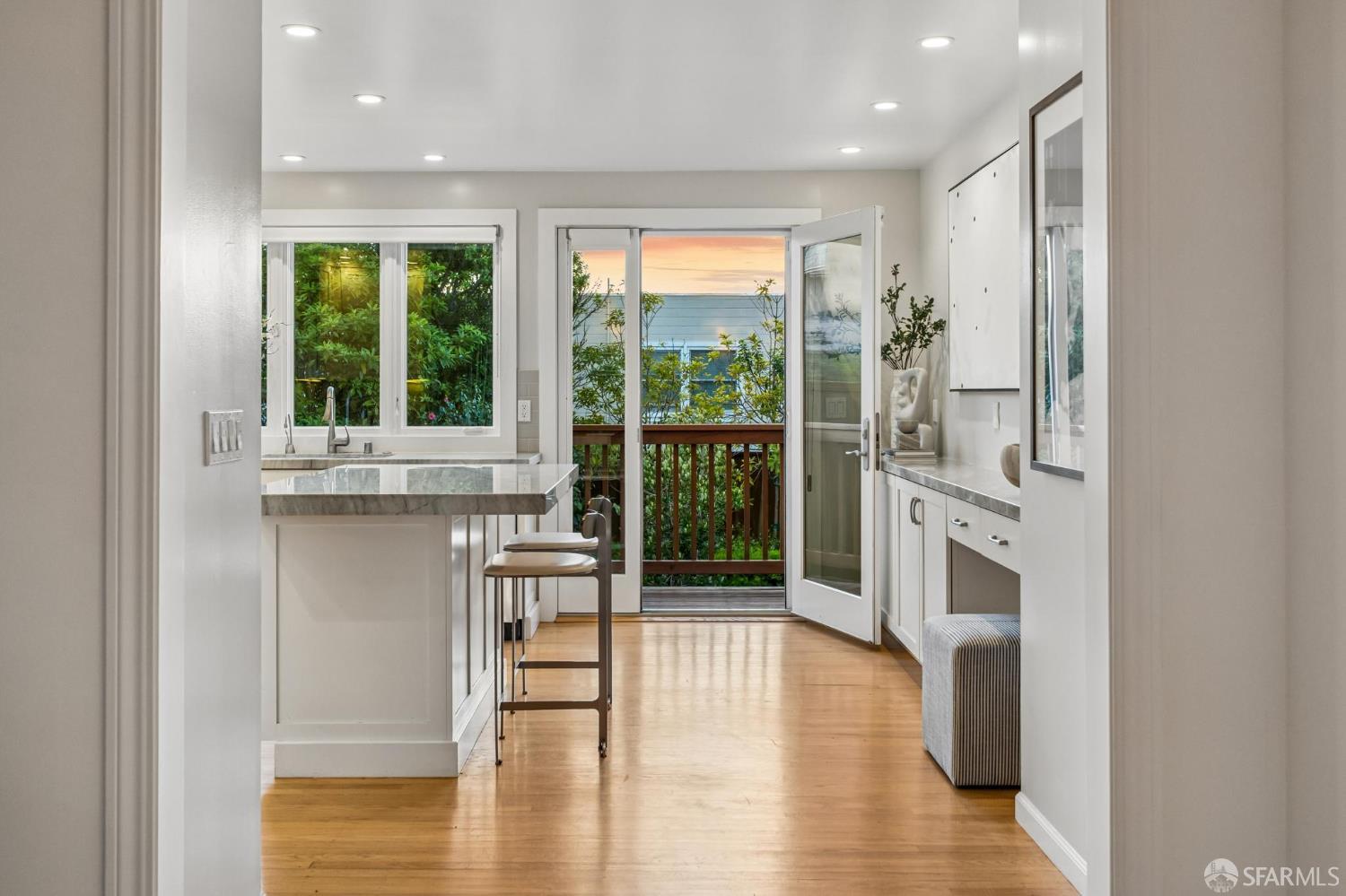 Detail Gallery Image 79 of 94 For 79 Collins St, San Francisco,  CA 94109 - 5 Beds | 3/1 Baths