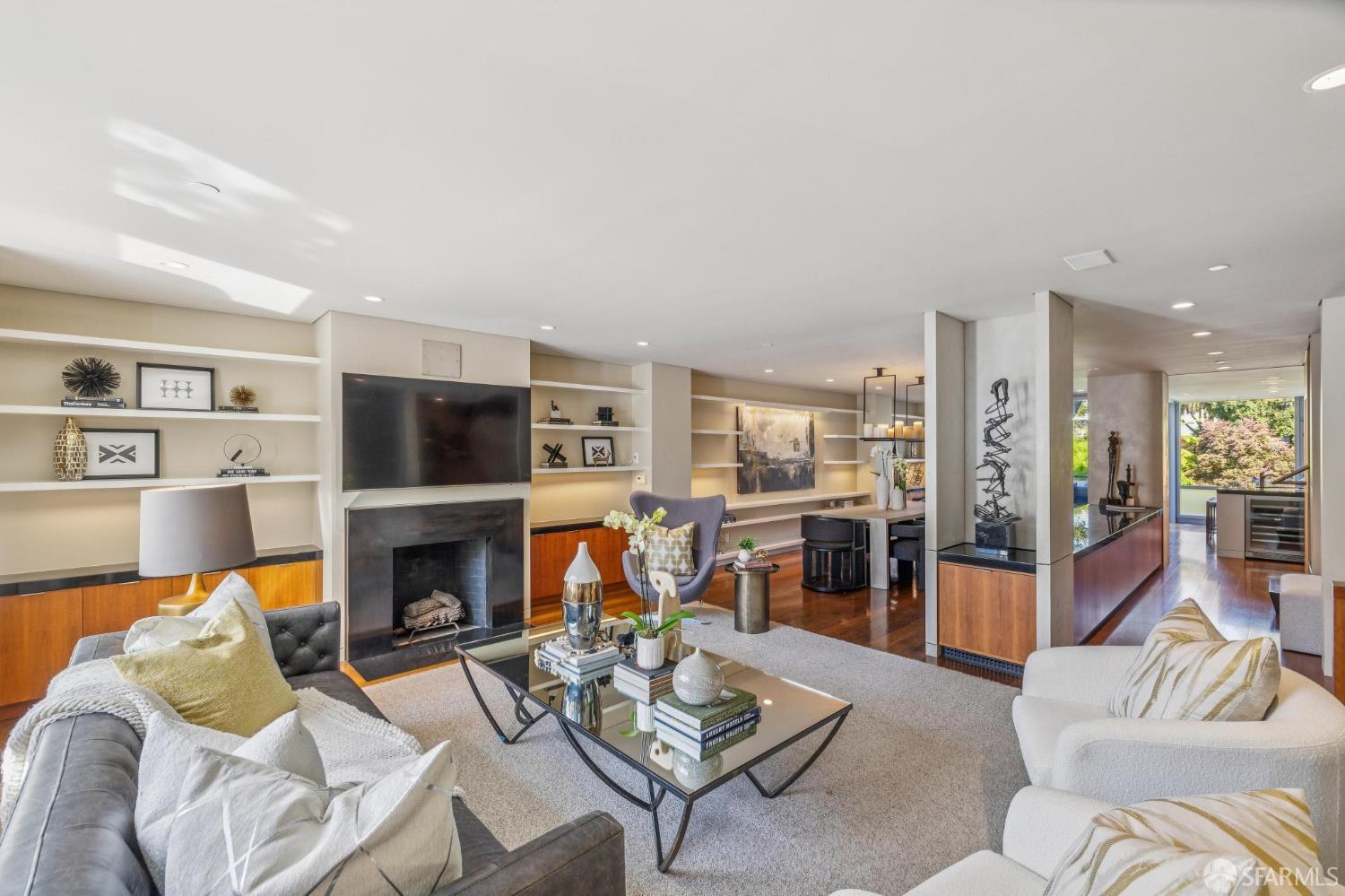 Detail Gallery Image 5 of 88 For 1170 Chestnut St, San Francisco,  CA 94109 - 4 Beds | 3/1 Baths