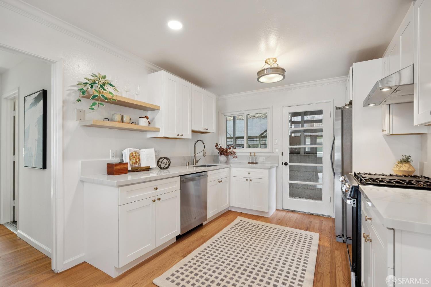 Detail Gallery Image 12 of 59 For 2031 Pinecrest Dr, San Bruno,  CA 94066 - 5 Beds | 4 Baths