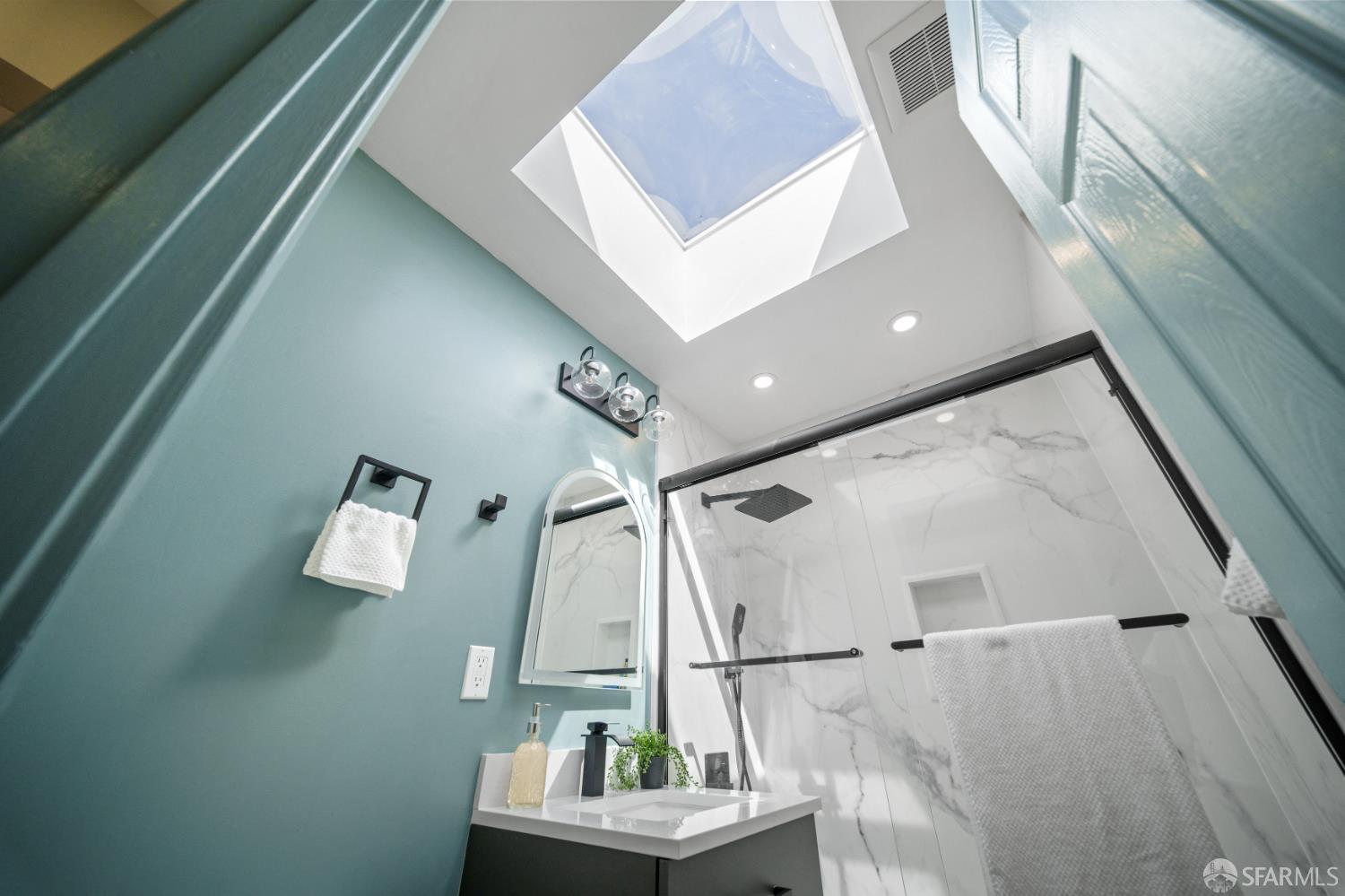 Detail Gallery Image 34 of 59 For 239 Sawyer St, San Francisco,  CA 94134 - 2 Beds | 1 Baths