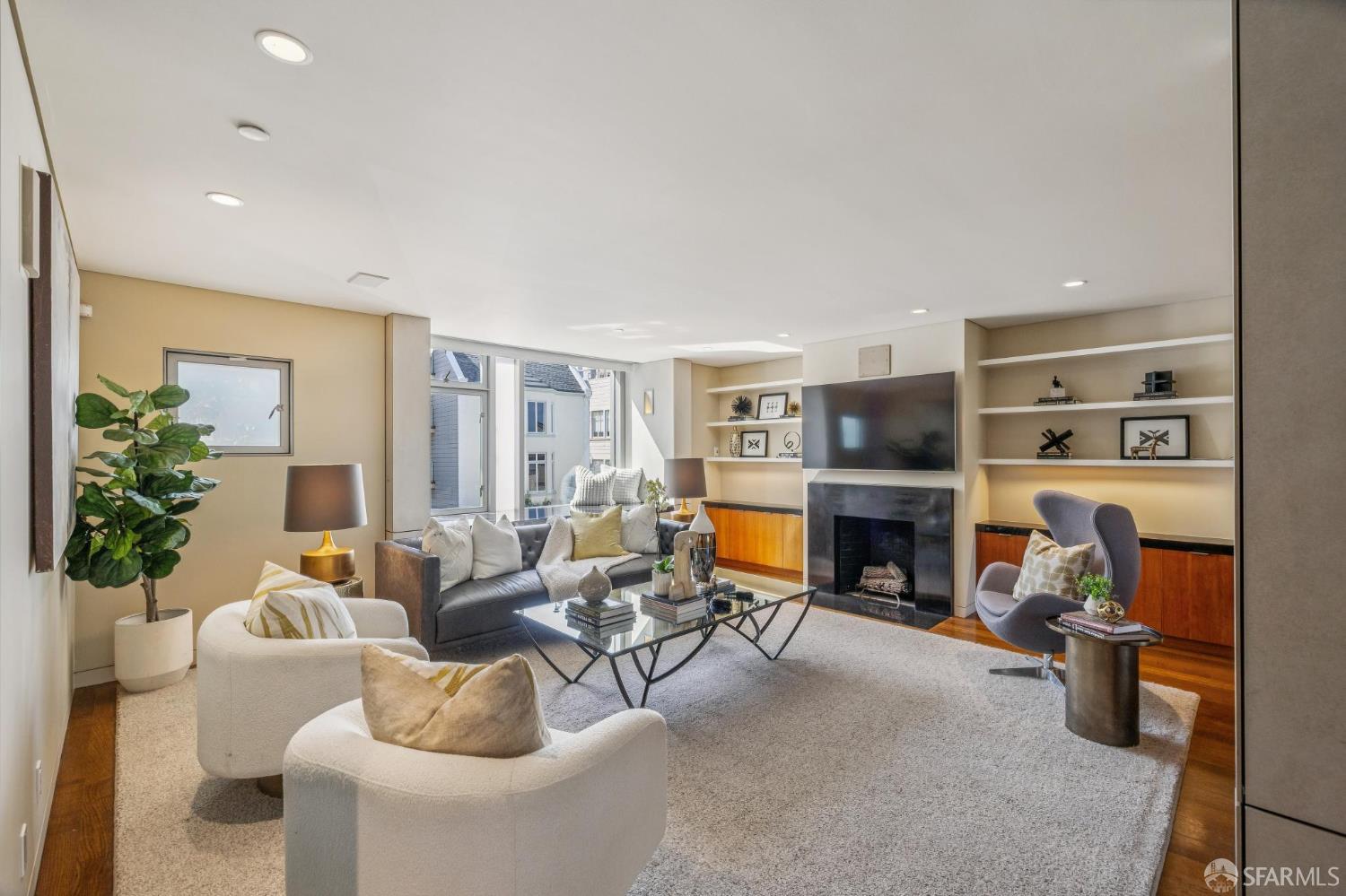 Detail Gallery Image 4 of 88 For 1170 Chestnut St, San Francisco,  CA 94109 - 4 Beds | 3/1 Baths