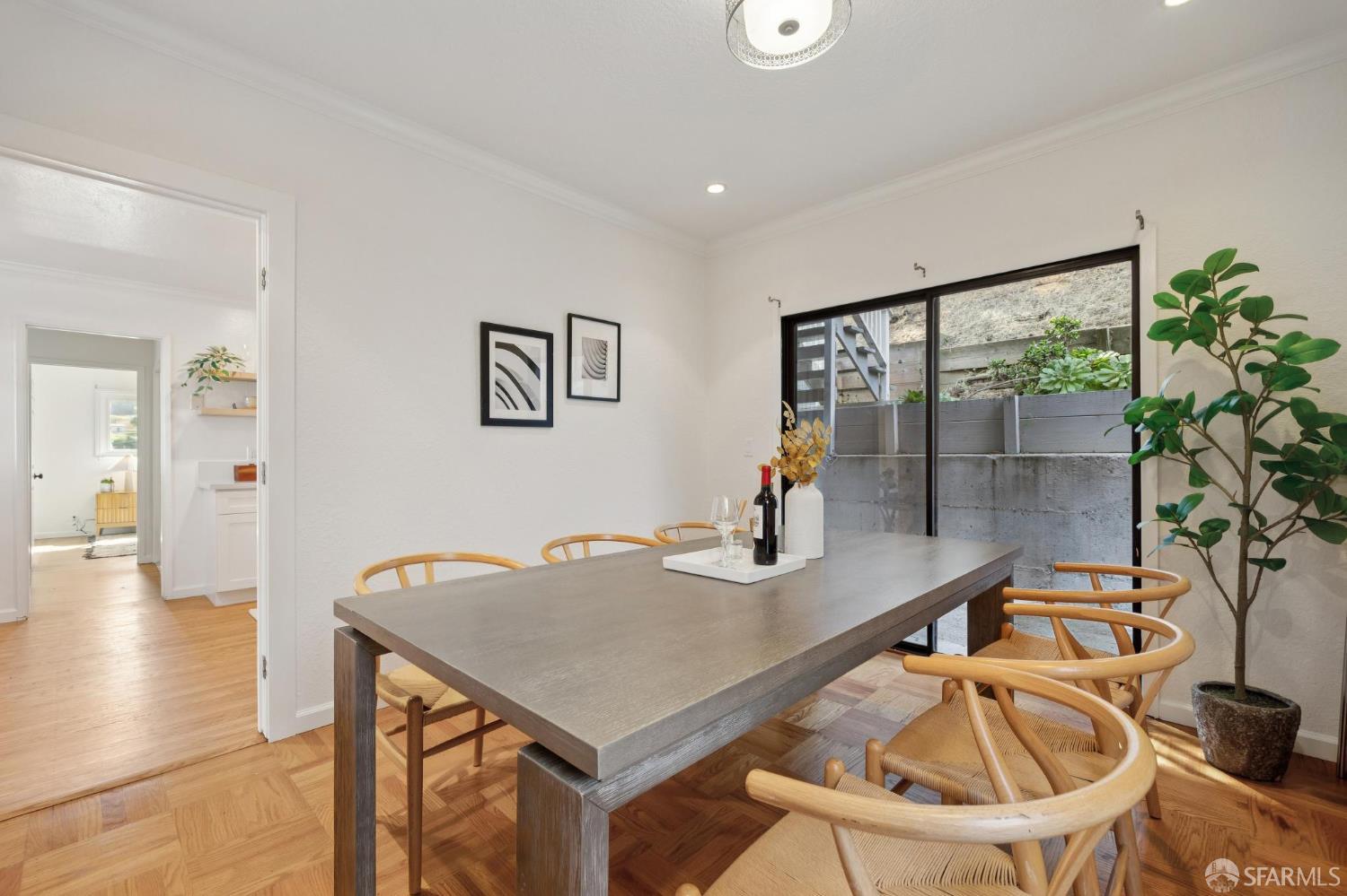 Detail Gallery Image 18 of 59 For 2031 Pinecrest Dr, San Bruno,  CA 94066 - 5 Beds | 4 Baths