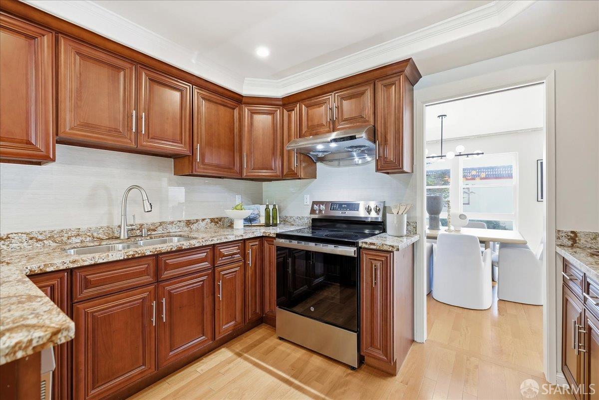 Detail Gallery Image 15 of 60 For 104 Dorado Ter, San Francisco,  CA 94112 - 5 Beds | 3/1 Baths