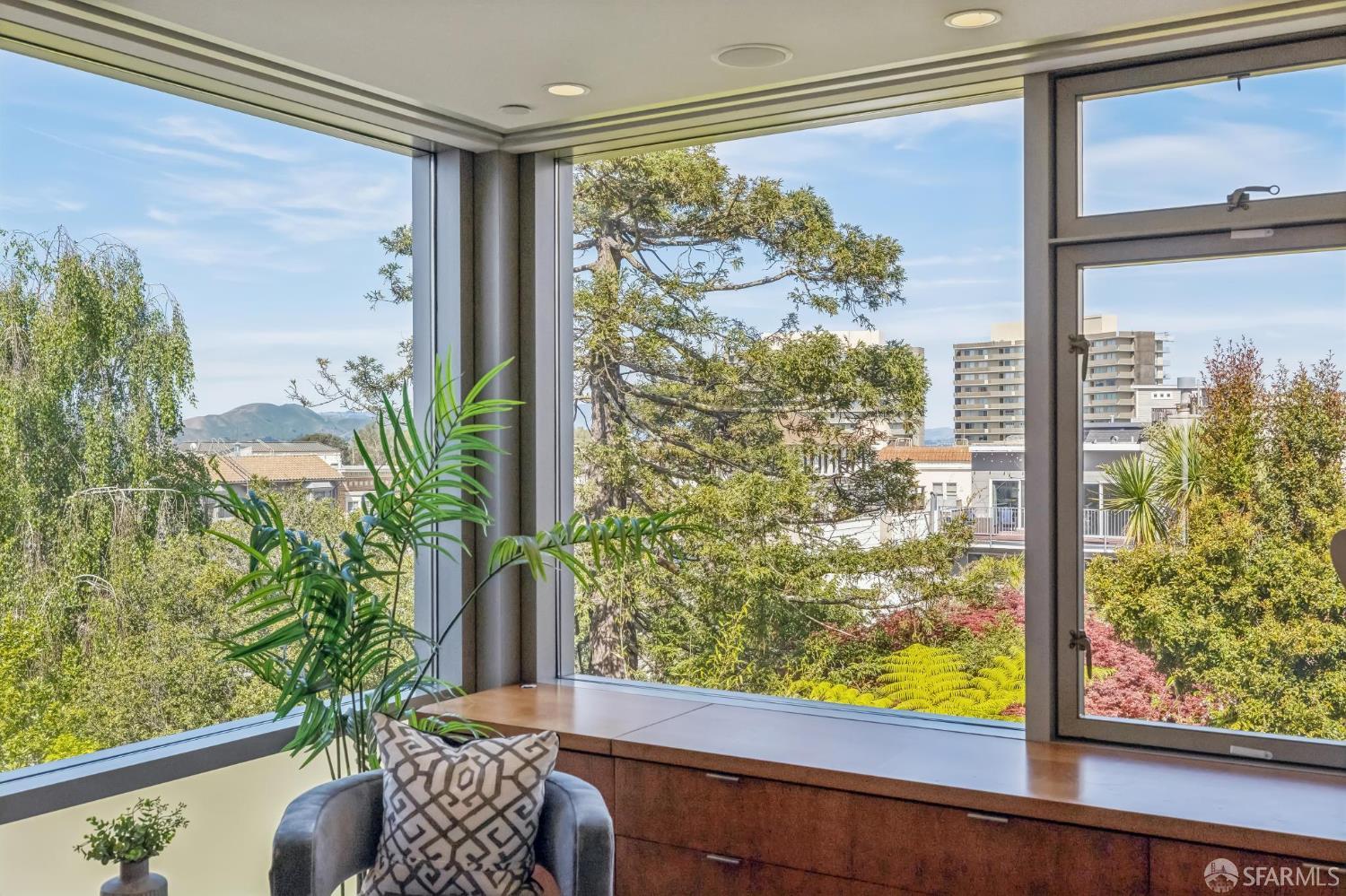 Detail Gallery Image 32 of 88 For 1170 Chestnut St, San Francisco,  CA 94109 - 4 Beds | 3/1 Baths