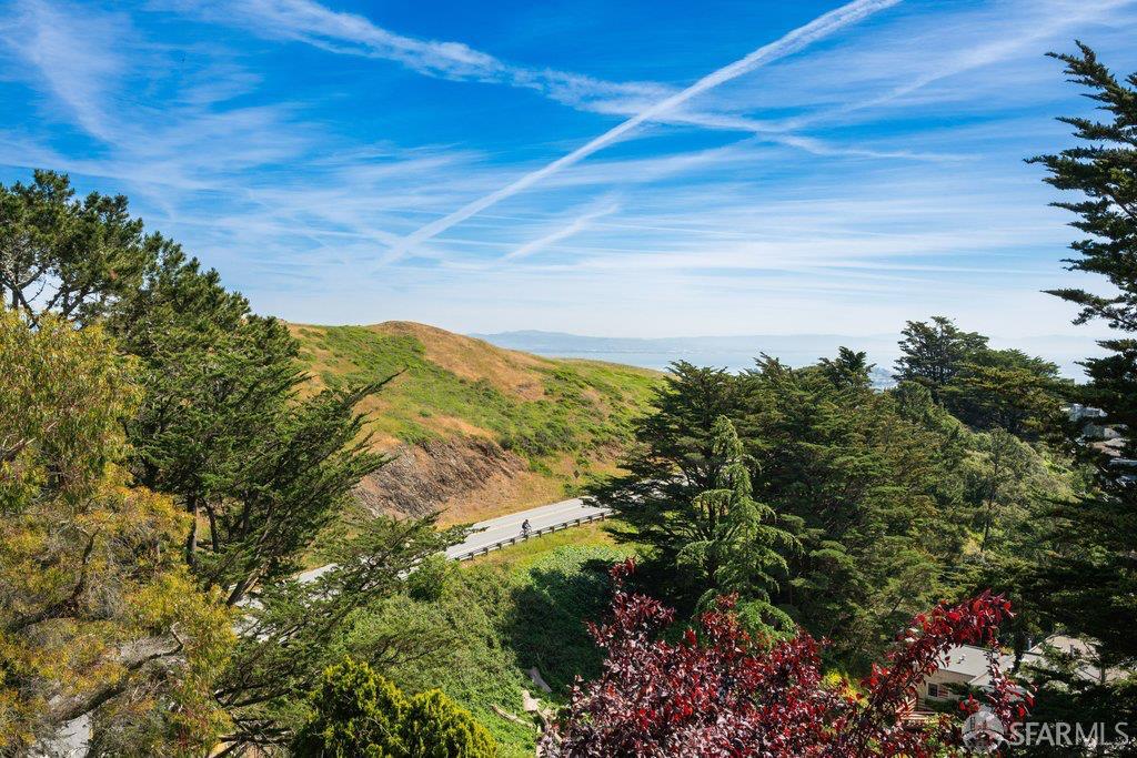 Detail Gallery Image 5 of 57 For 156 Midcrest Way, San Francisco,  CA 94131 - 3 Beds | 2 Baths