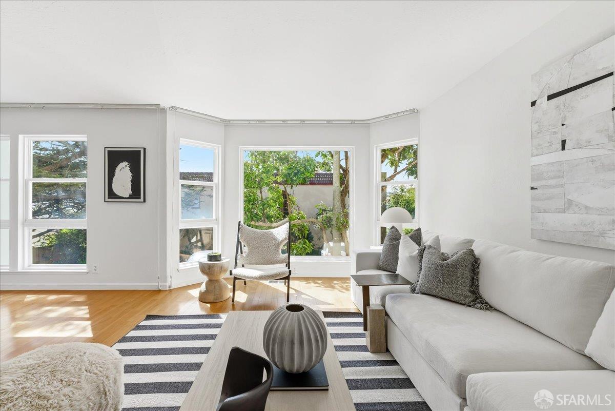 Detail Gallery Image 7 of 60 For 104 Dorado Ter, San Francisco,  CA 94112 - 5 Beds | 3/1 Baths