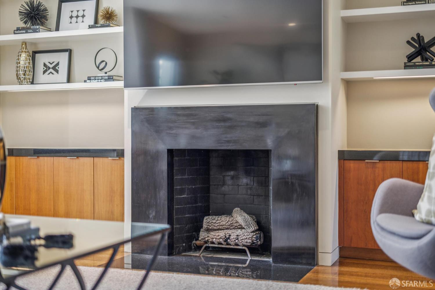 Detail Gallery Image 6 of 88 For 1170 Chestnut St, San Francisco,  CA 94109 - 4 Beds | 3/1 Baths