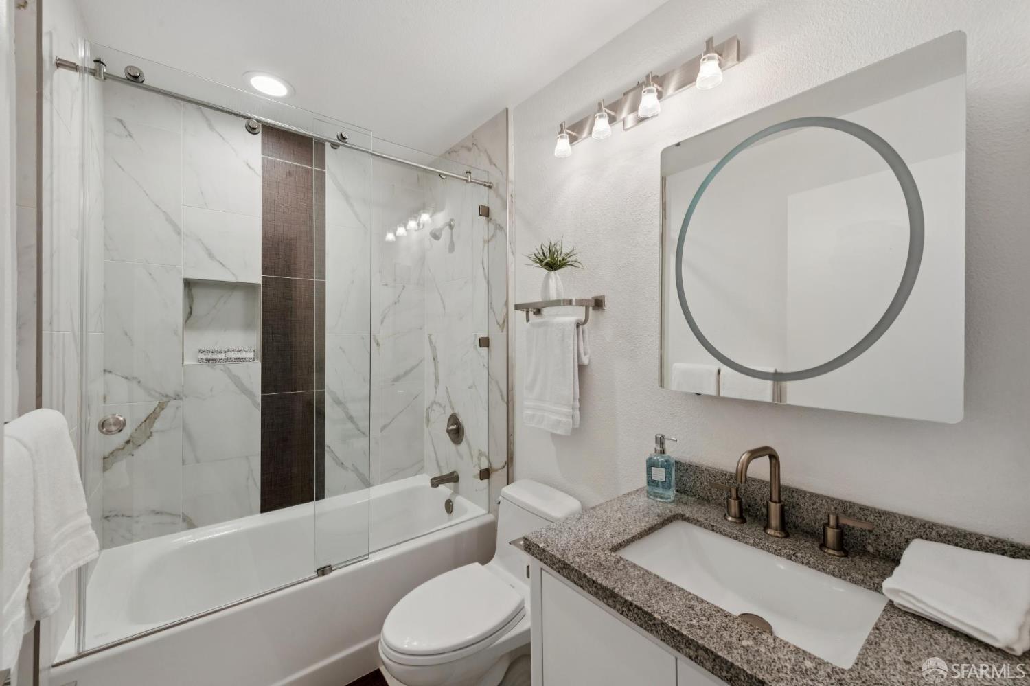 Detail Gallery Image 11 of 16 For 1945 Washington St #506,  San Francisco,  CA 94109 - 2 Beds | 2 Baths