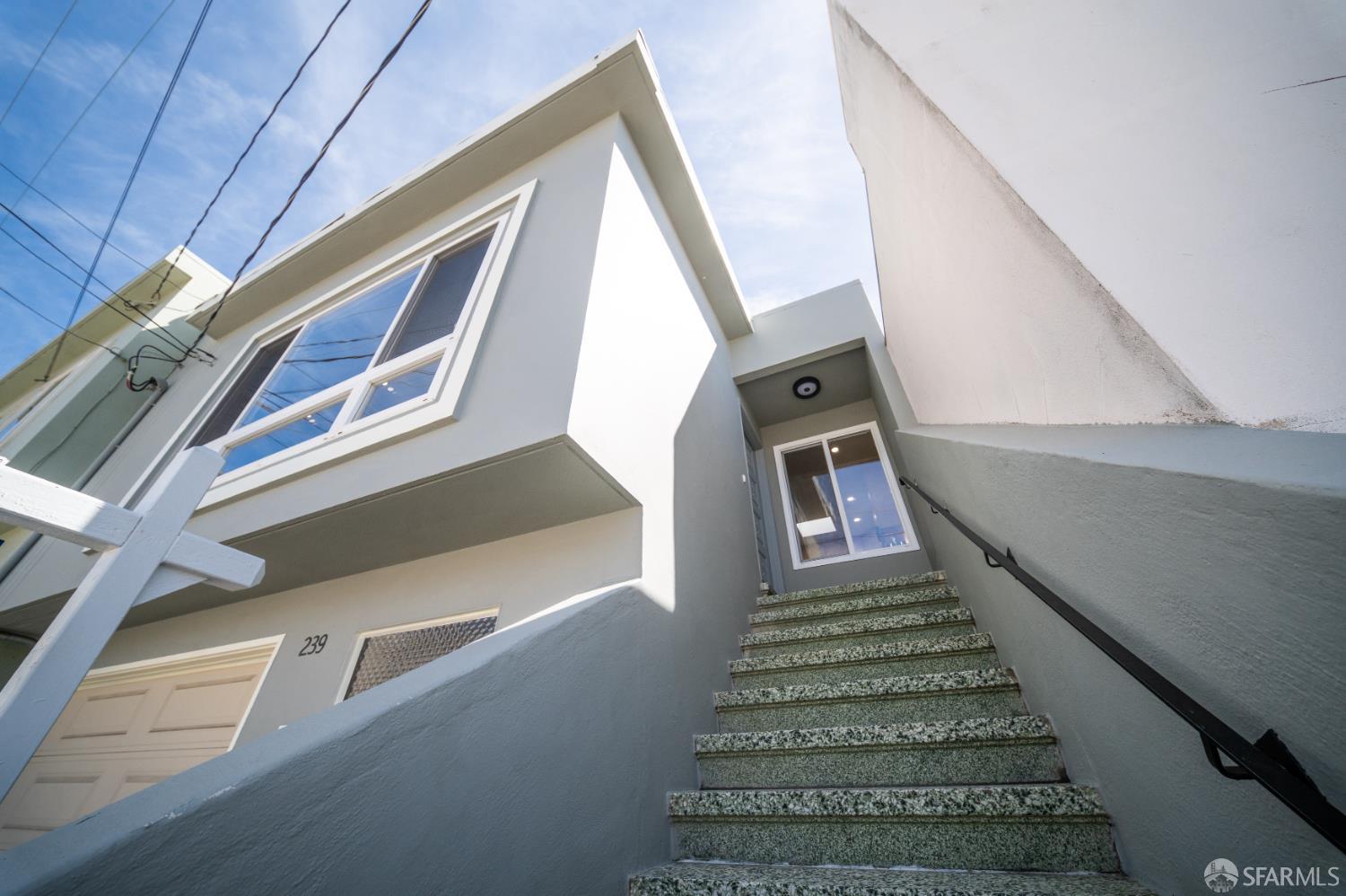 Detail Gallery Image 6 of 59 For 239 Sawyer St, San Francisco,  CA 94134 - 2 Beds | 1 Baths