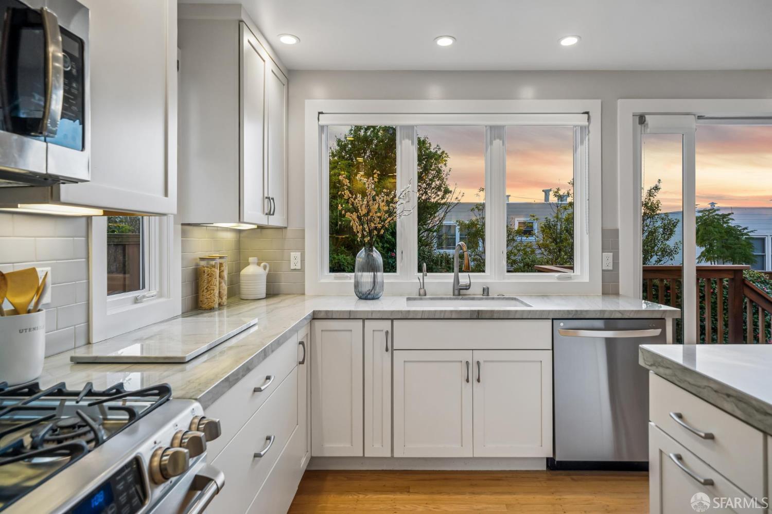 Detail Gallery Image 80 of 94 For 79 Collins St, San Francisco,  CA 94109 - 5 Beds | 3/1 Baths