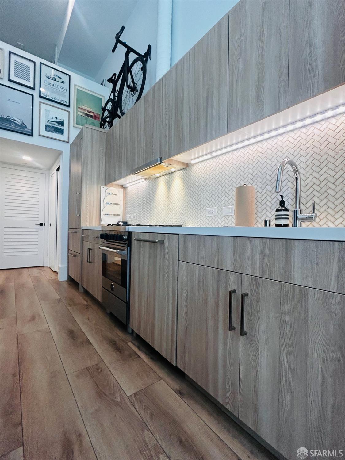 Photo #4: 426116060 Listing: Photo #4