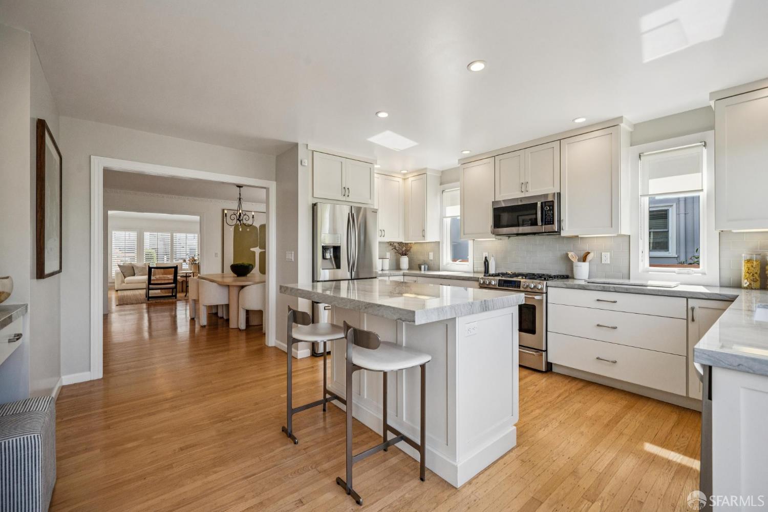 Detail Gallery Image 18 of 94 For 79 Collins St, San Francisco,  CA 94109 - 5 Beds | 3/1 Baths