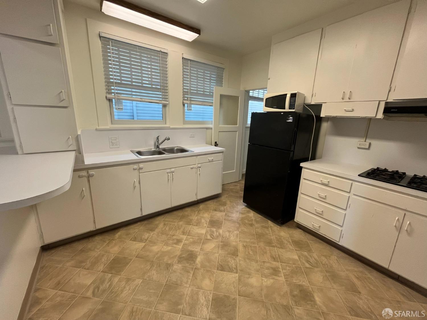 Detail Gallery Image 9 of 18 For 1479 16th Ave, San Francisco,  CA 94122 - 2 Beds | 1 Baths