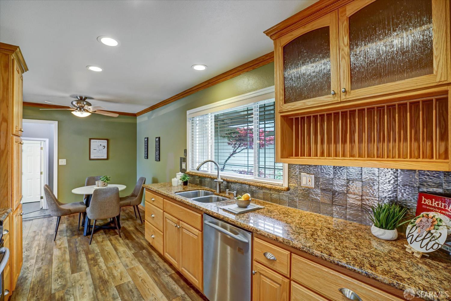 Detail Gallery Image 14 of 51 For 2290 Chateau Way, Livermore,  CA 94550 - 4 Beds | 3 Baths