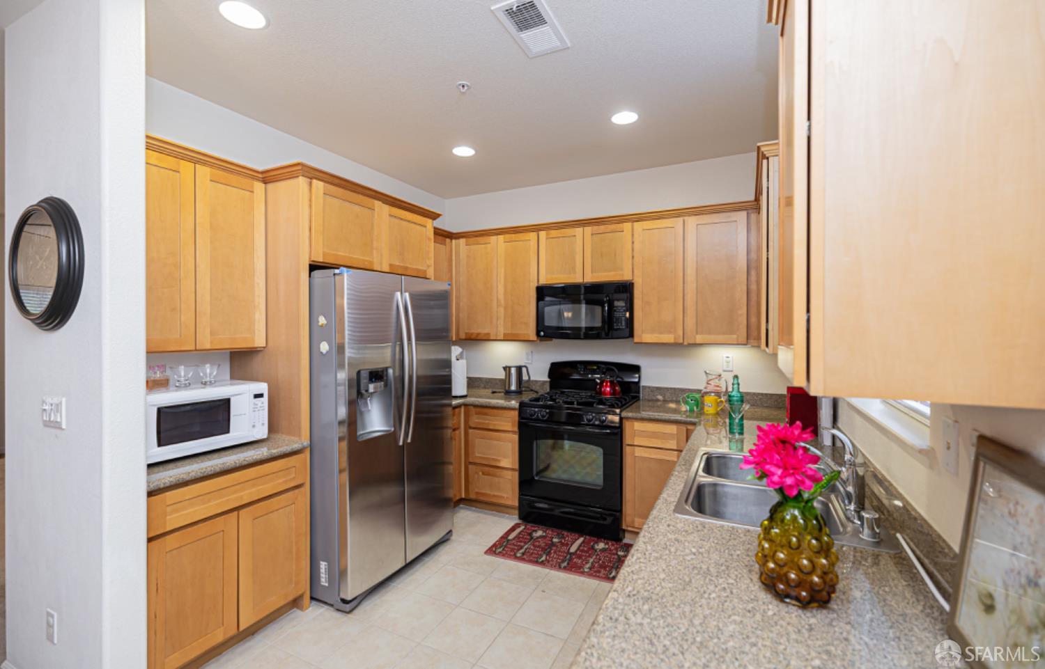 Detail Gallery Image 5 of 12 For 16449 Liberty St, San Leandro,  CA 94578 - 3 Beds | 2/1 Baths