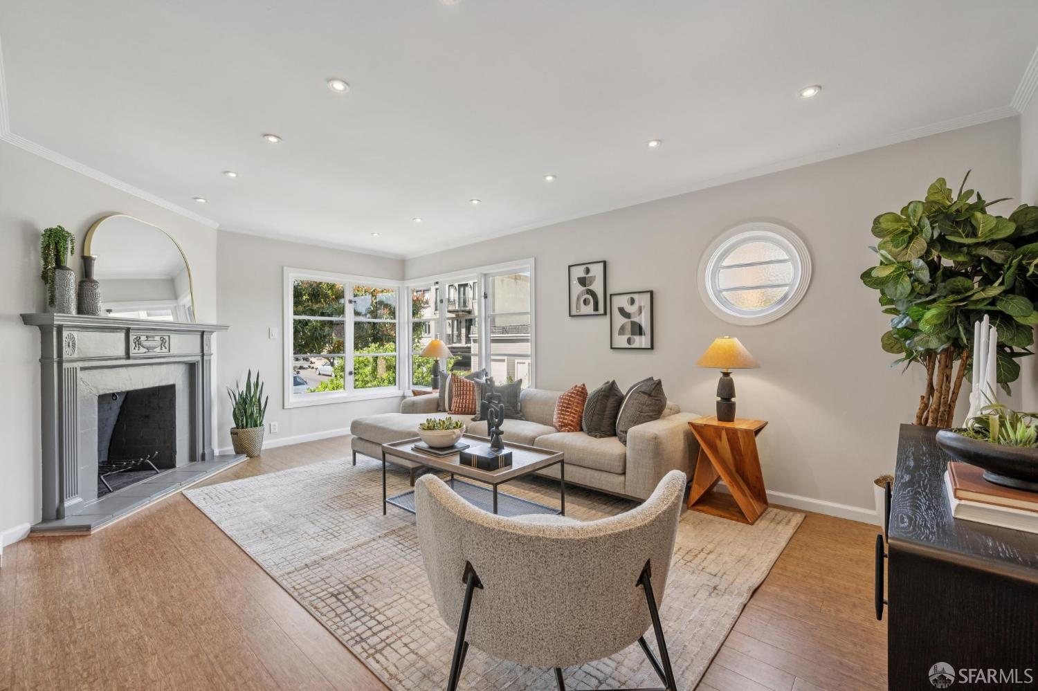 Detail Gallery Image 8 of 44 For 4901 17th St, San Francisco,  CA 94117 - 2 Beds | 1 Baths