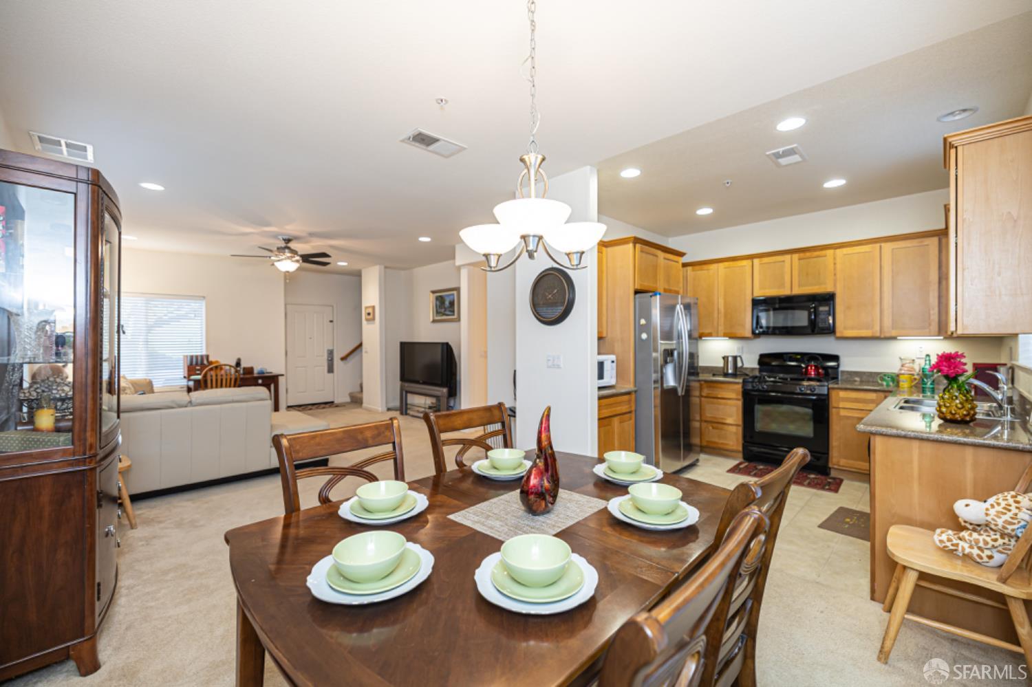 Detail Gallery Image 4 of 12 For 16449 Liberty St, San Leandro,  CA 94578 - 3 Beds | 2/1 Baths