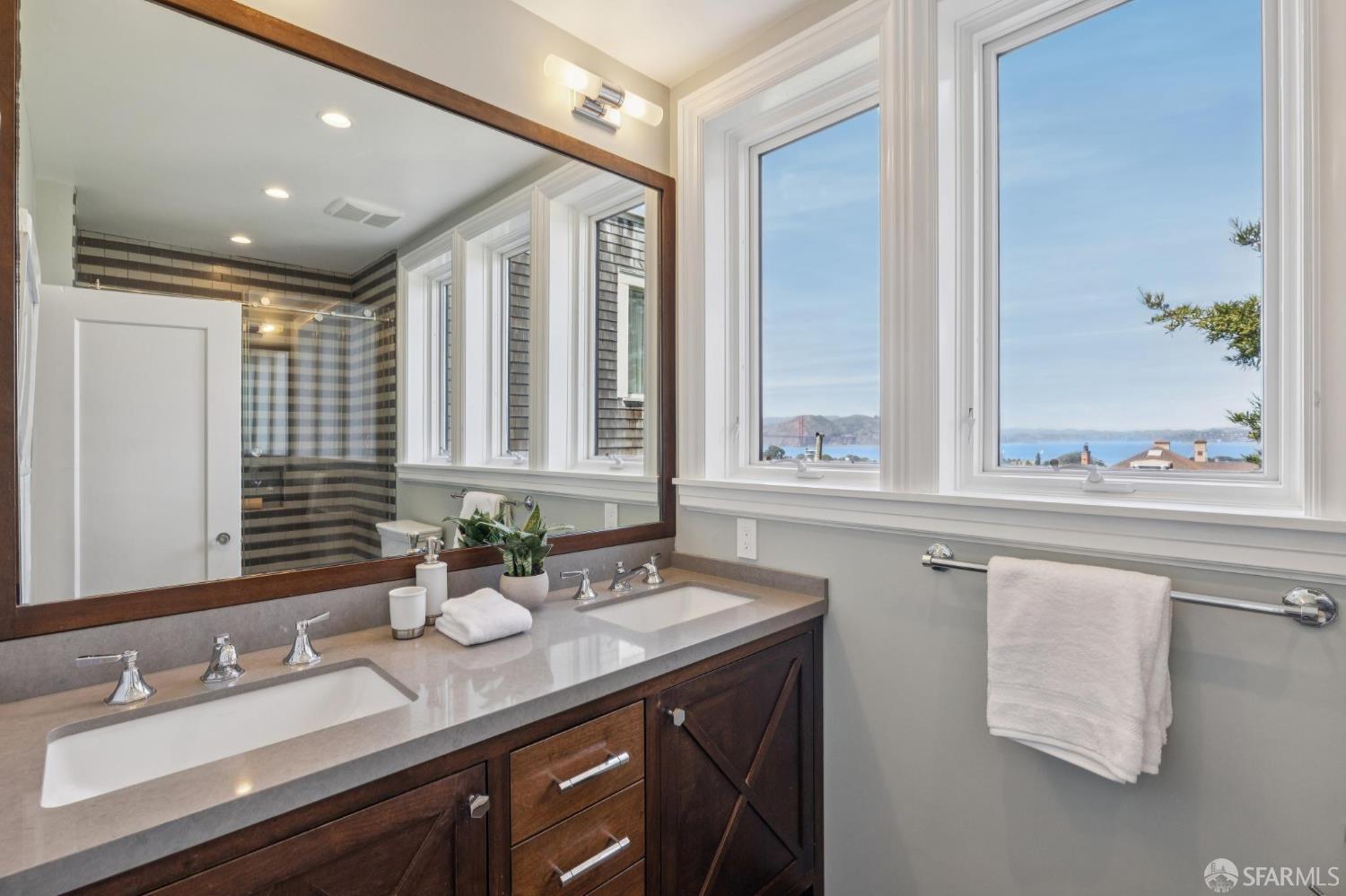 Detail Gallery Image 31 of 62 For 2684 Green St, San Francisco,  CA 94123 - 4 Beds | 4/1 Baths