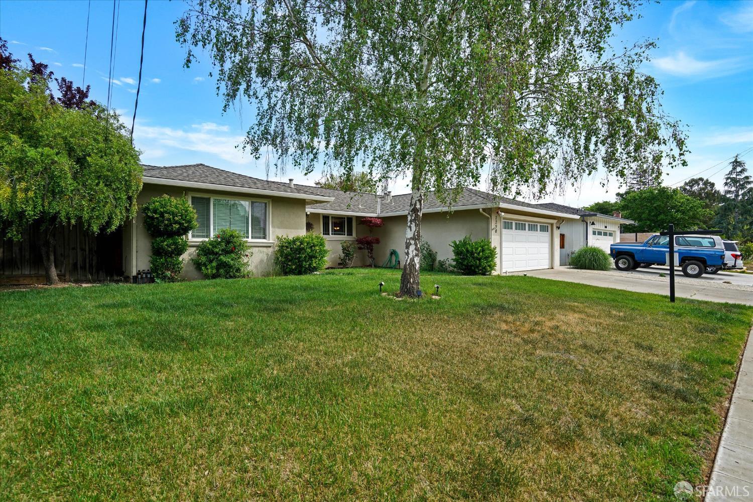 Detail Gallery Image 2 of 51 For 2290 Chateau Way, Livermore,  CA 94550 - 4 Beds | 3 Baths