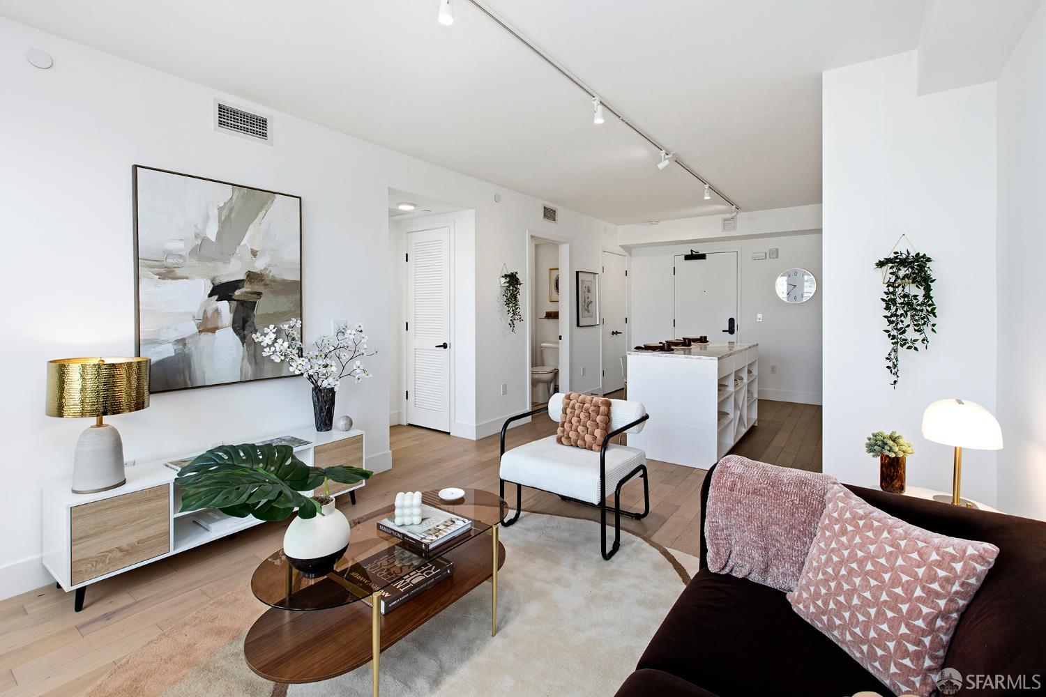 Detail Gallery Image 5 of 24 For 719 Larkin St #705,  San Francisco,  CA 94109 - 1 Beds | 1 Baths