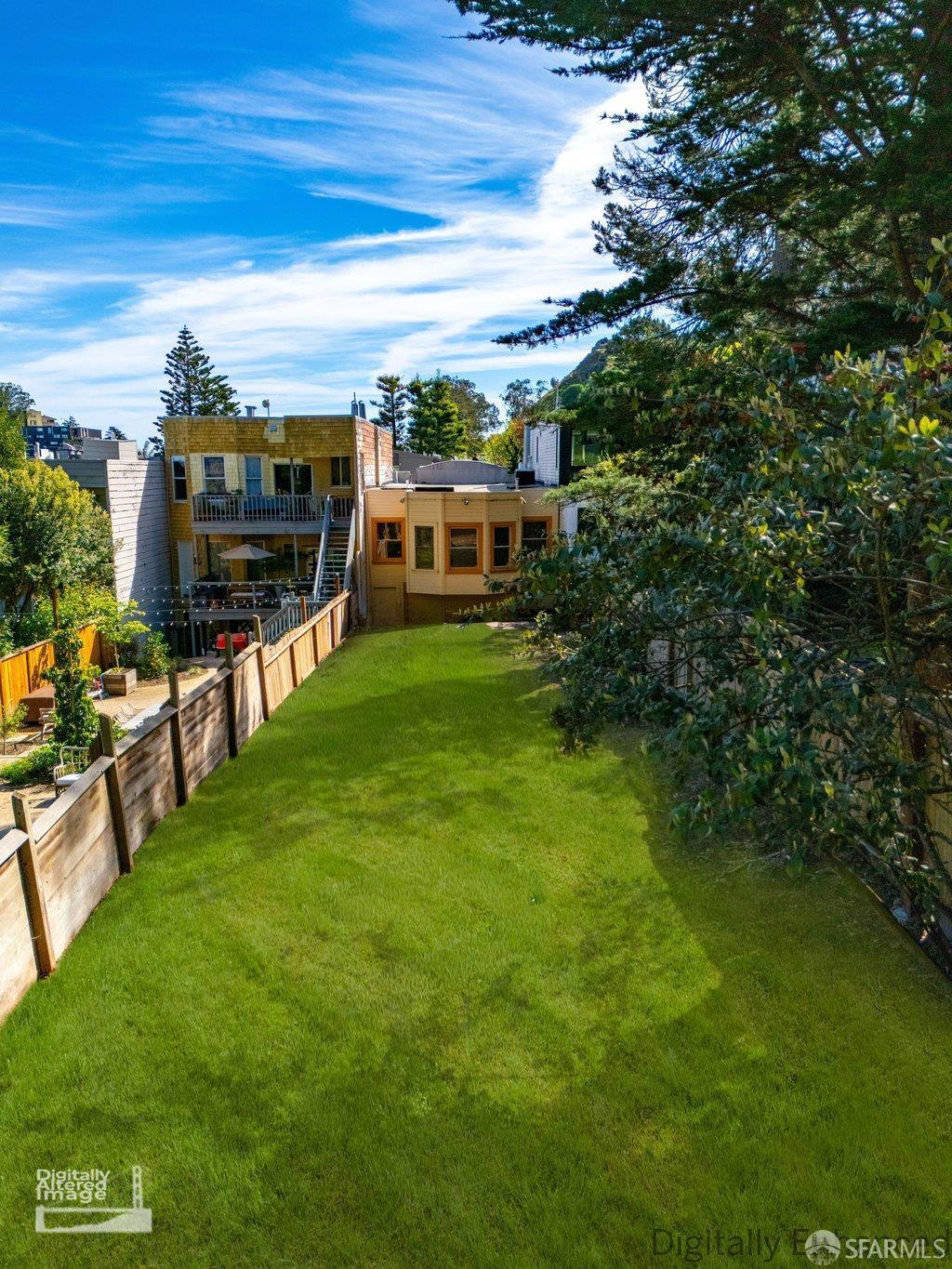 Detail Gallery Image 3 of 27 For 1577 Shrader St, San Francisco,  CA 94117 - 3 Beds | 1 Baths