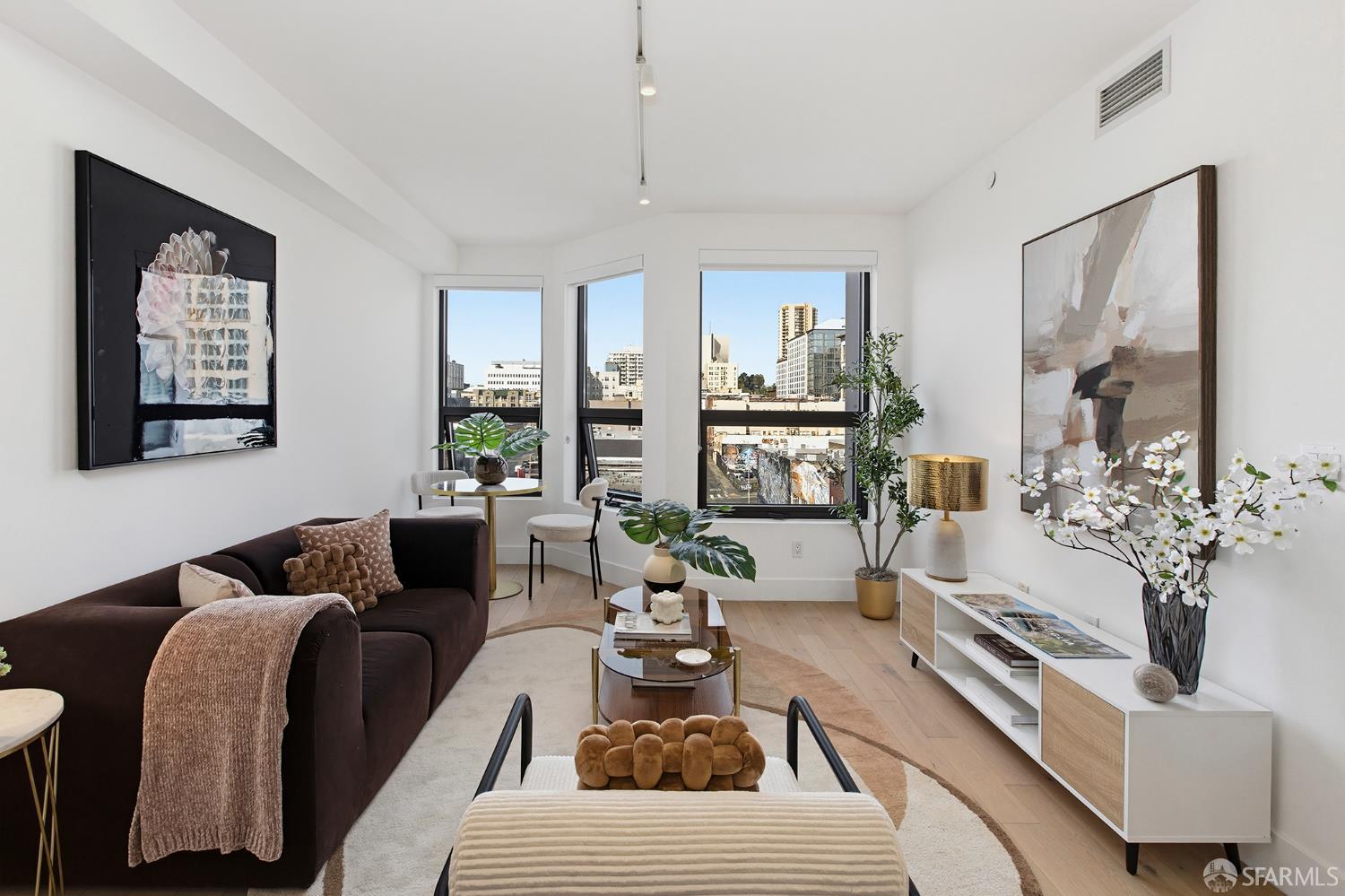 Detail Gallery Image 4 of 24 For 719 Larkin St #705,  San Francisco,  CA 94109 - 1 Beds | 1 Baths