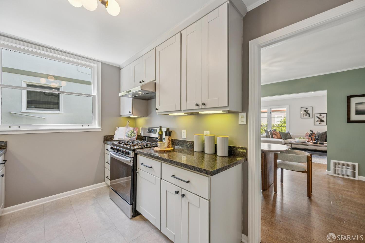 Detail Gallery Image 22 of 44 For 4901 17th St, San Francisco,  CA 94117 - 2 Beds | 1 Baths