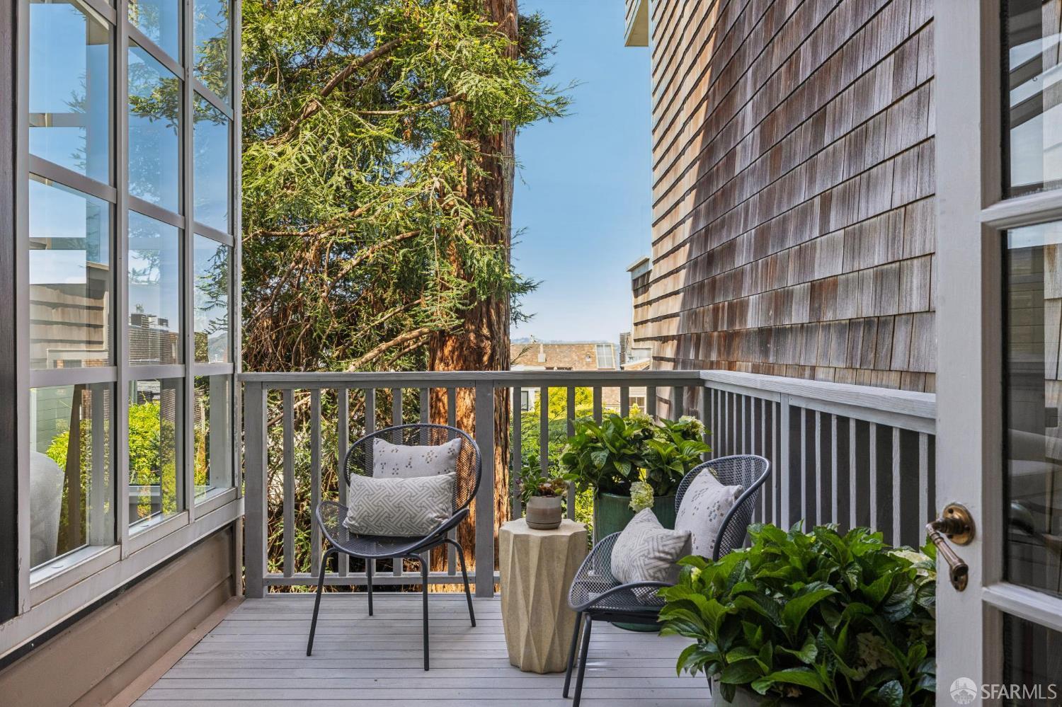 Detail Gallery Image 12 of 62 For 2684 Green St, San Francisco,  CA 94123 - 4 Beds | 4/1 Baths