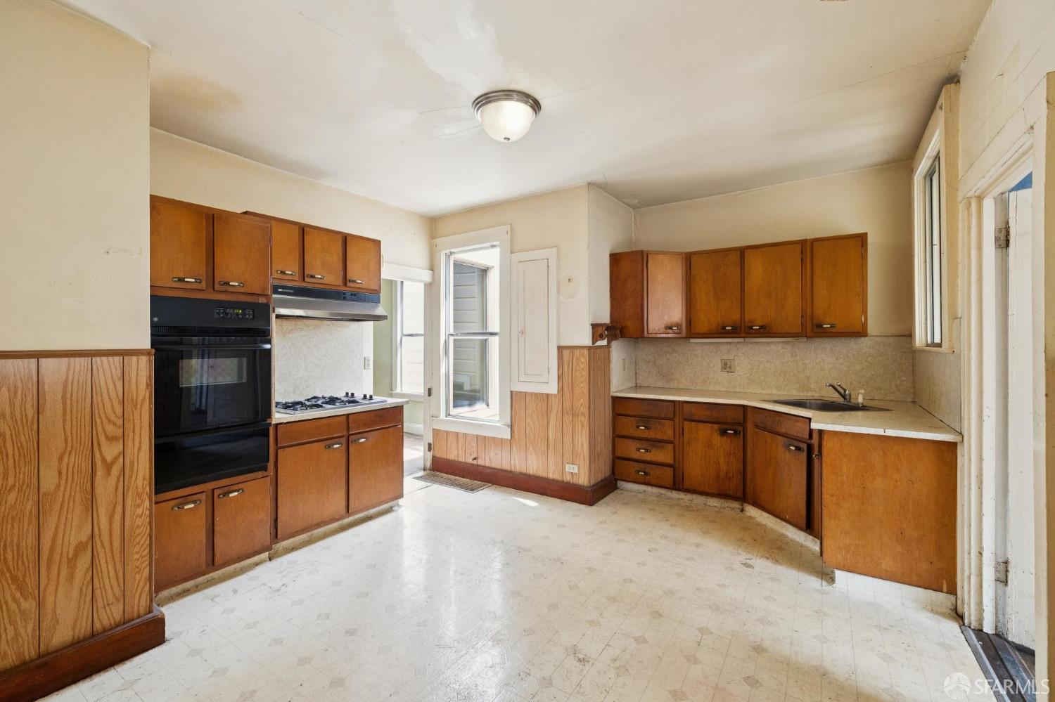 Detail Gallery Image 10 of 36 For 543 Jersey St, San Francisco,  CA 94114 - 3 Beds | 1 Baths