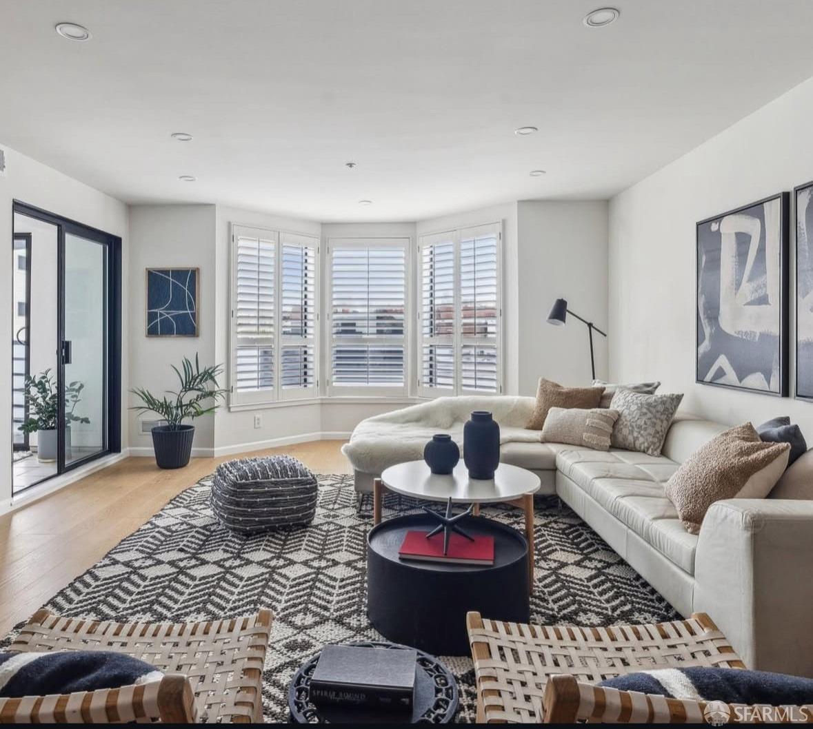 Front Image Thumbnail for SF426116500