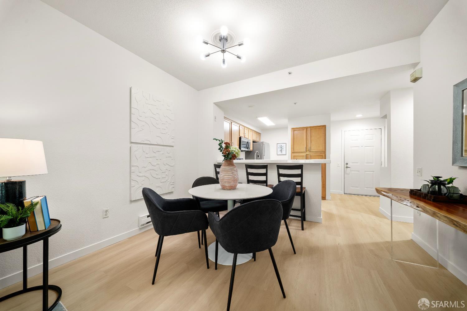 Detail Gallery Image 10 of 26 For 320 Caldecott Ln #116,  Oakland,  CA 94618 - 1 Beds | 1 Baths