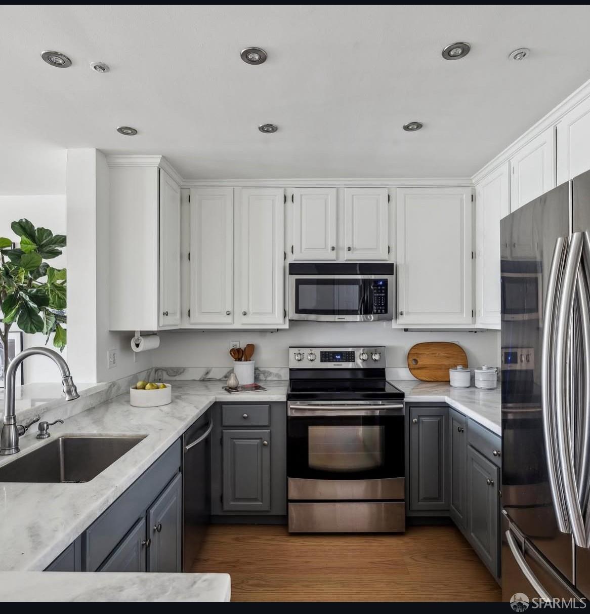 Detail Gallery Image 3 of 6 For 3315 Fillmore St #301,  San Francisco,  CA 94123 - 1 Beds | 1 Baths