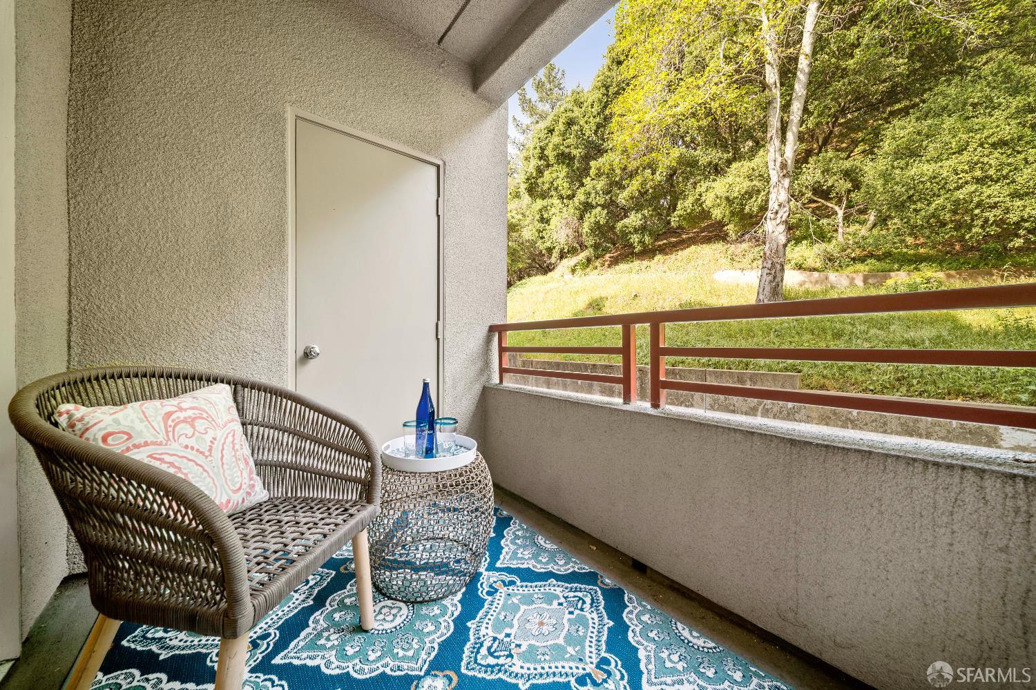 Detail Gallery Image 17 of 26 For 320 Caldecott Ln #116,  Oakland,  CA 94618 - 1 Beds | 1 Baths