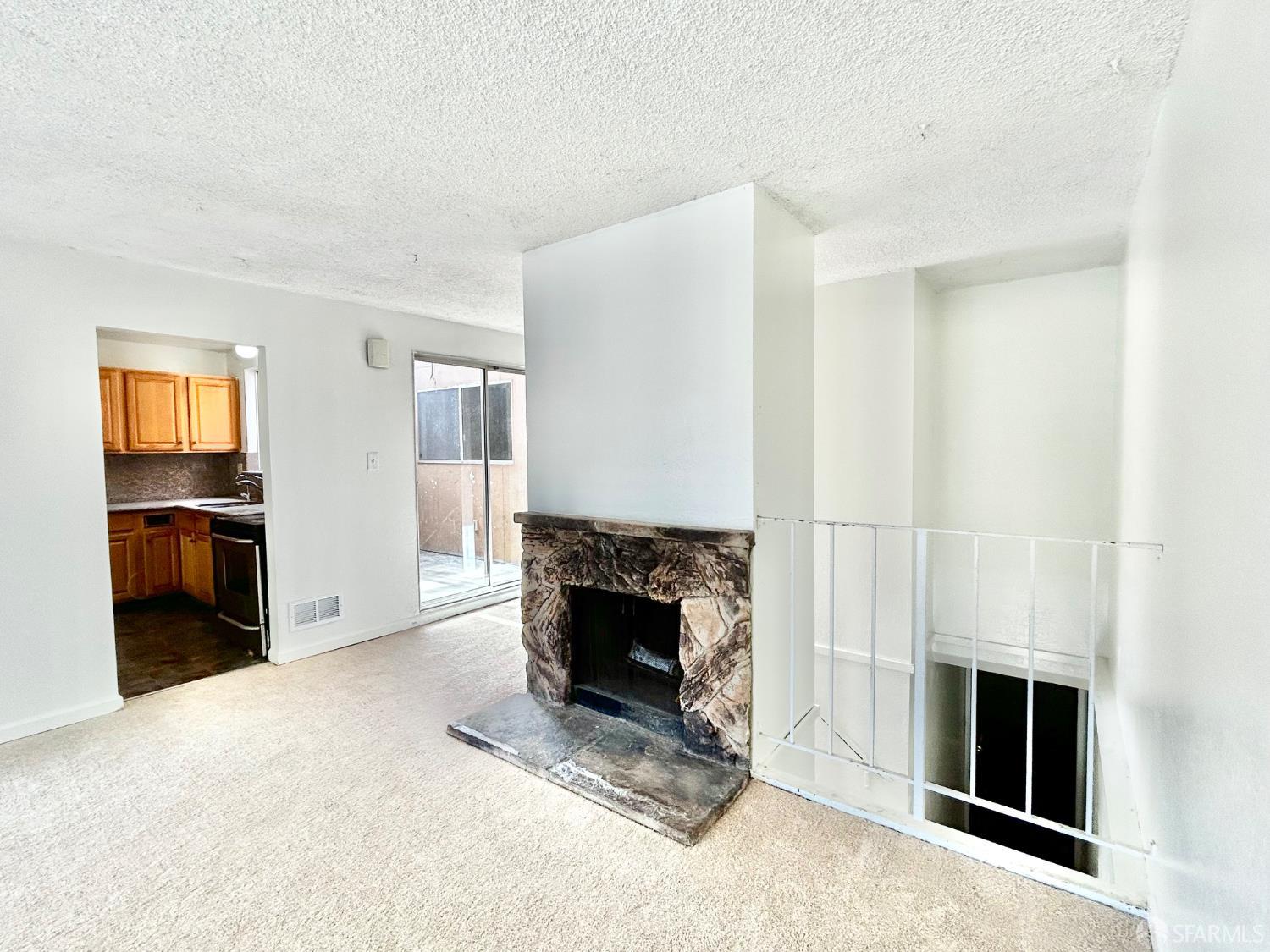 Detail Gallery Image 5 of 42 For 19 Blossom Ct, Daly City,  CA 94014 - 3 Beds | 2 Baths